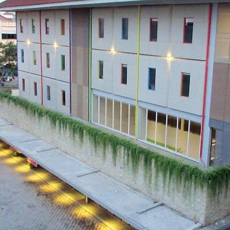 Urban Styles Hitz Kuta Hotel Кута Екстериор снимка