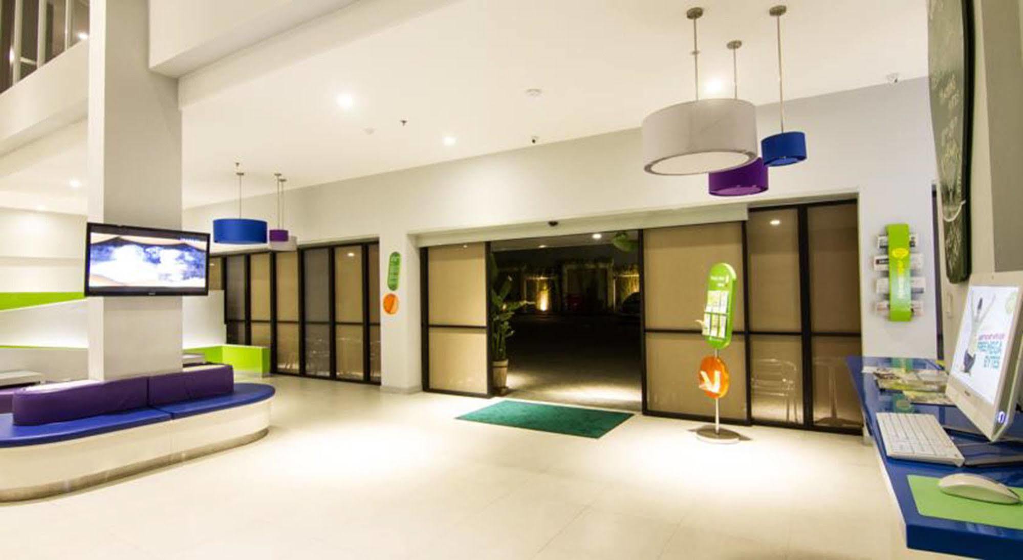 Urban Styles Hitz Kuta Hotel Кута Екстериор снимка
