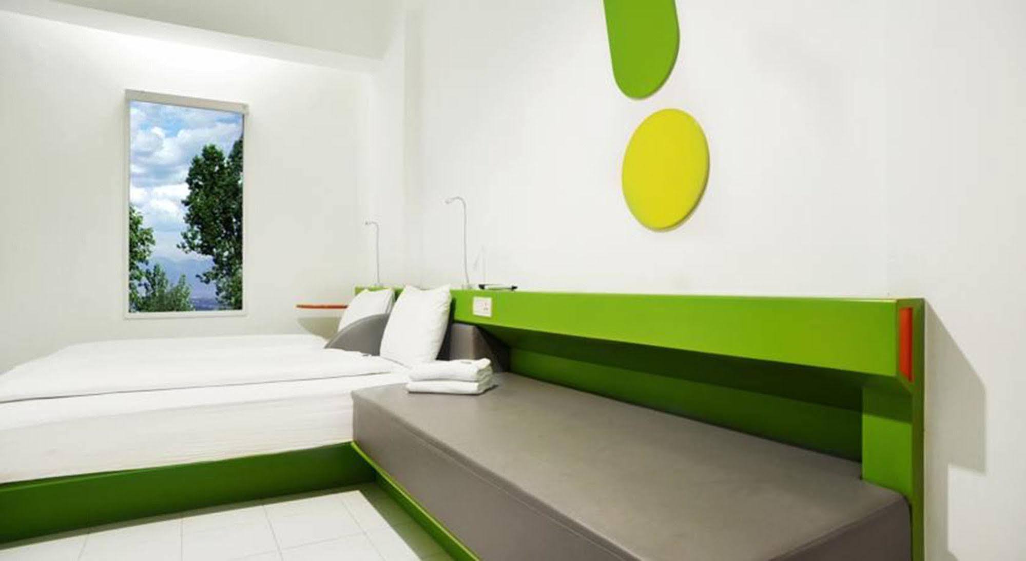 Urban Styles Hitz Kuta Hotel Кута Екстериор снимка